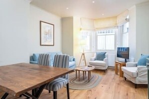 Living area - PBC | Two bedroom Apartment South Kensington WP18 (London)