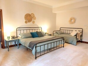 6 bedrooms, WiFi, bed sheets