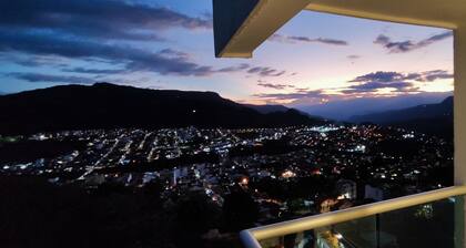 ¡Vive la mejor vista de San Gil y relajate con este espectacular apartamento!