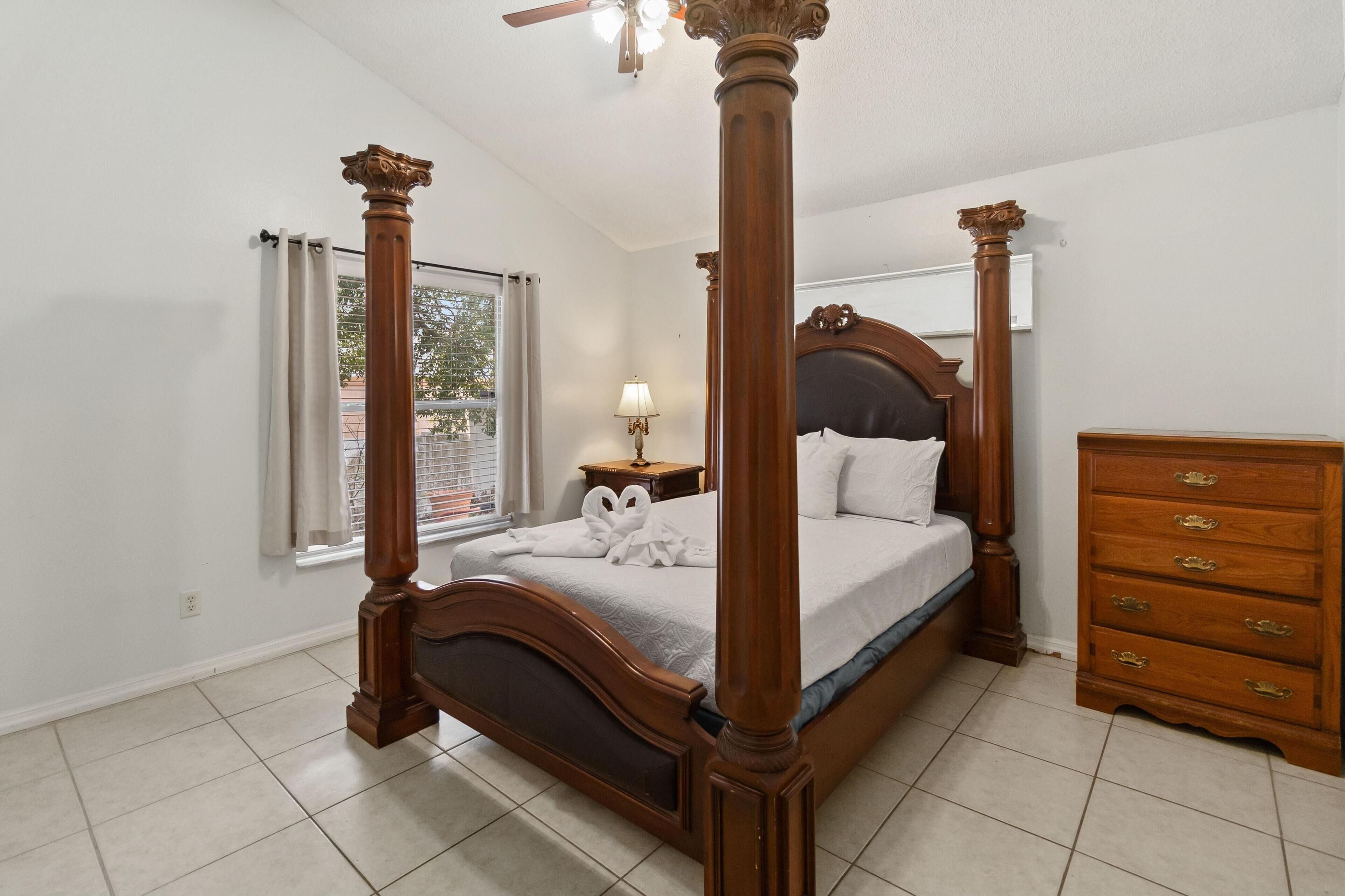 4 bedrooms, iron/ironing board, WiFi, bed sheets