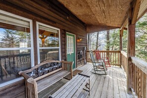 Terrace/patio - 2 Gone Hiking -Studio (Bryson City)