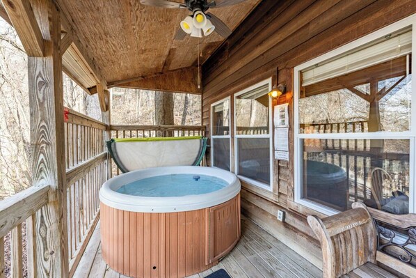 Terrace/patio - 2 Gone Hiking -Studio (Bryson City)