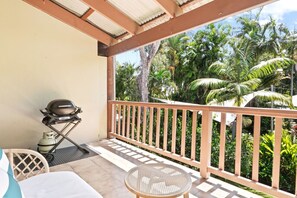 Property grounds - Tropical Beachside Townhouse- Relax and Unwind in this Stylish Port Douglas Retreat (Port Douglas)