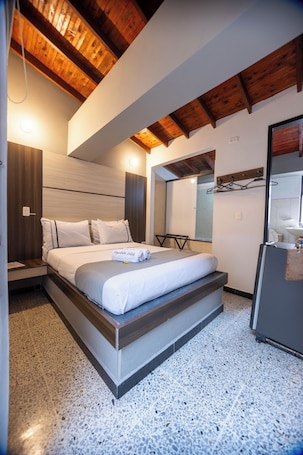 Superior Suite | 1 bedroom, iron/ironing board, free WiFi