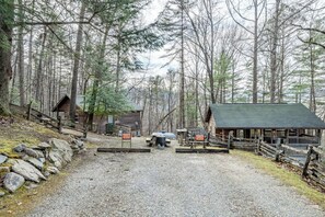 Exterior - 3 Gone Hunting -Studio (Bryson City)