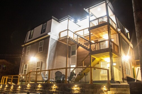 Modern 3BR Near FSU • 15 Min to Wachusett