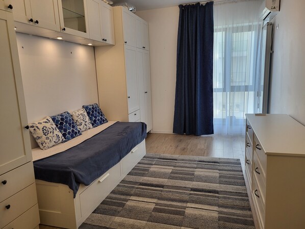 4 bedrooms, WiFi, bed sheets