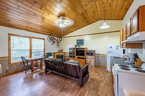 Private kitchen - 5 Gone Biking -1 Bedroom (Bryson City)