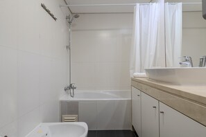 Hair dryer, towels, soap, shampoo - #251 Coronel Águas by Home Holidays (Albufeira)