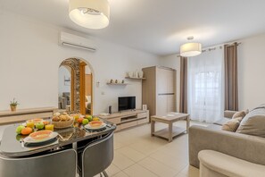 TV - #251 Coronel Águas by Home Holidays (Albufeira)