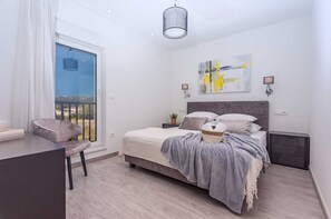 4 Schlafzimmer, Schreibtisch, Bügeleisen/Bügelbrett, Reisekinderbett