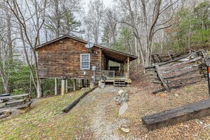 Exterior - 6 Wolf Den -3 Bedroom (Bryson City)