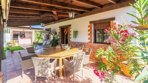 Outdoor dining - Villa Hermanas Algodonales by Ruralidays (Cádiz)
