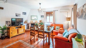 Télévision, cheminée