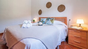 2 chambres, fer et planche à repasser, lit parapluie, Wi-Fi