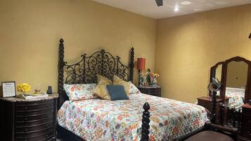 3 bedrooms, desk, iron/ironing board, free WiFi