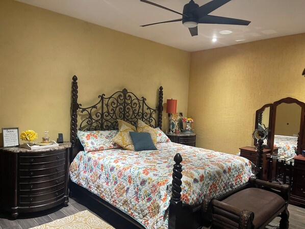 3 bedrooms, desk, iron/ironing board, free WiFi