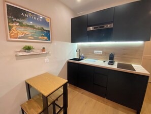 Kühlschrank, Mikrowelle, Geschirrspüler