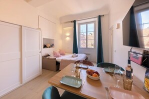 1 bedroom, iron/ironing board, travel crib, WiFi