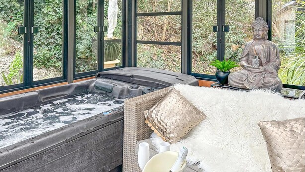 A hot tub area with a statue, wicker furniture, and a fluffy white rug. - Pet friendly home in CAVAILLON (CAVAILLON)