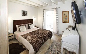 3 bedrooms, travel cot, free WiFi, bed sheets - Pet friendly home in CAVAILLON (CAVAILLON)