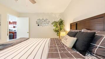 2 bedrooms, desk, iron/ironing board, free WiFi