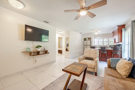 Smart TV. A Tranquil Hideaway in a peaceful, quiet Deltona neighborhood