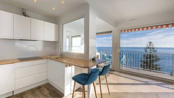 Fridge, microwave, dishwasher, coffee/tea maker
