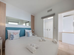 2 bedrooms, iron/ironing board, travel cot, WiFi