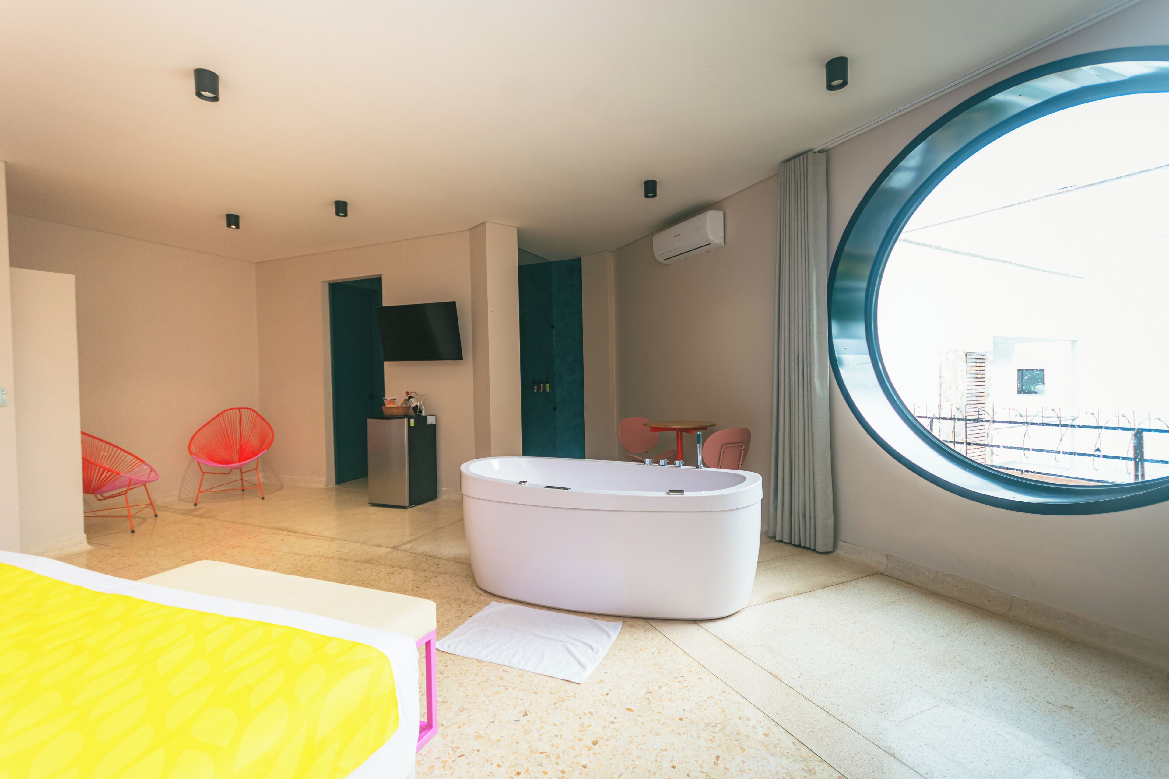 Deluxe Suite | Minibar, free WiFi, bed sheets