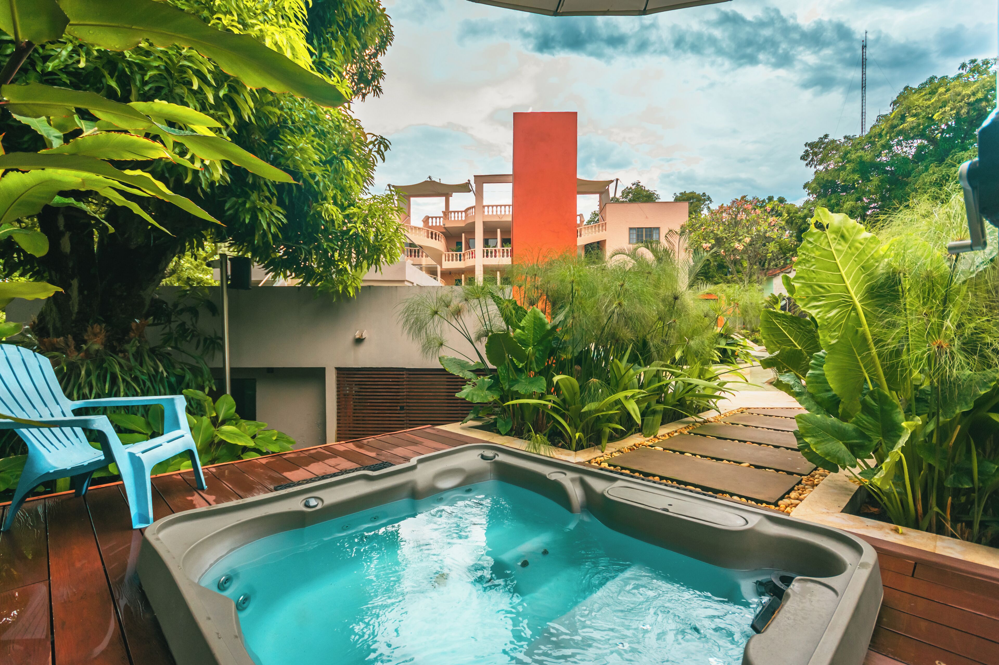 Bañera de hidromasaje al aire libre