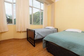 3 chambres, fer et planche Ă repasser, Wi-Fi, draps fournis