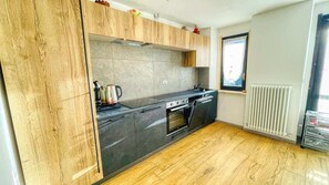 Refrigerador, horno, placa de cocina, lavavajillas