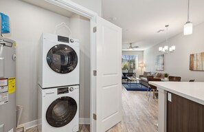 Interior - Pure Suites One Bedroom Desert Ridge Gym Pool Pickleball Tennis Golf Simulator (Phoenix)