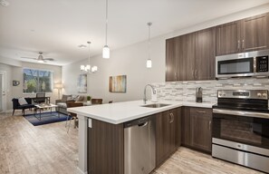 Fridge, microwave, oven, stovetop - Pure Suites One Bedroom Desert Ridge Gym Pool Pickleball Tennis Golf Simulator (Phoenix)