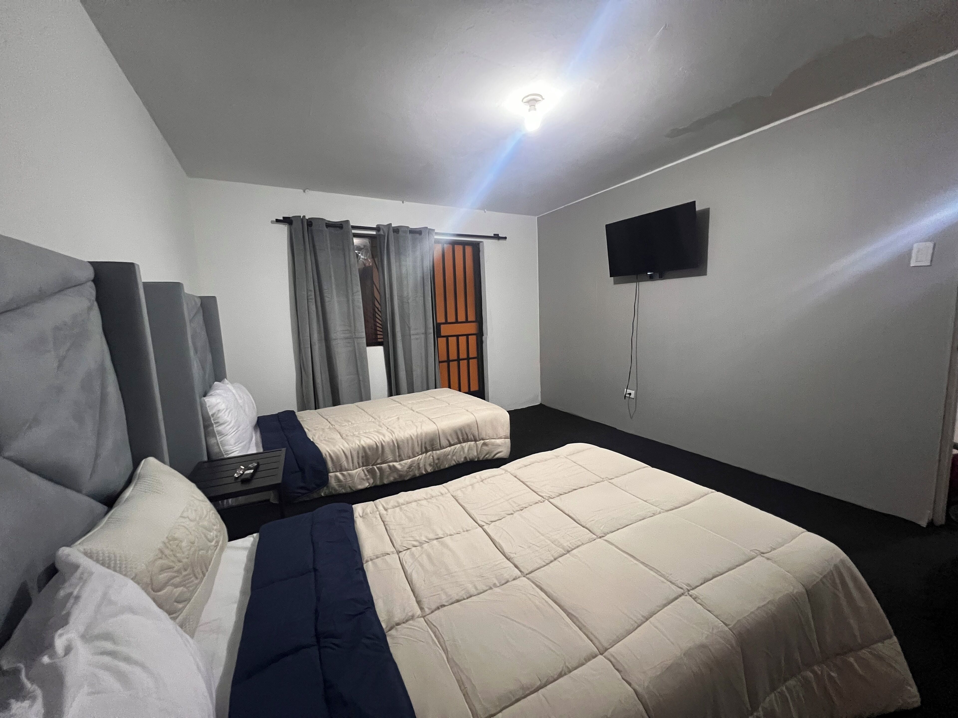 2 makuuhuonetta, vuodevaatteet