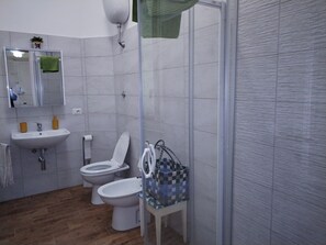 Shower - Toscanelli Room apartment by the sea (Lido di Ostia)