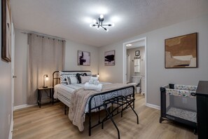 3 chambres, fer et planche à repasser, lit parapluie, Wi-Fi gratuit