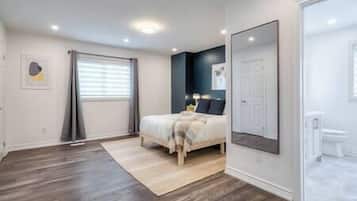 6 bedrooms, iron/ironing board, WiFi, bed sheets