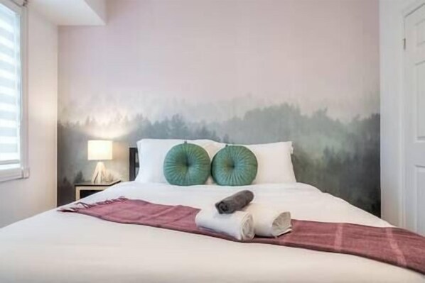 6 bedrooms, iron/ironing board, WiFi, bed sheets