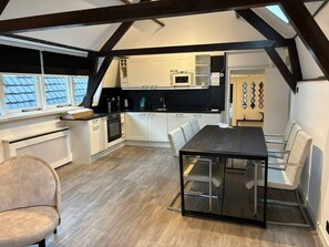 Fridge, oven, stovetop, dishwasher - Luxury 6 person apartment city center (Abcoude)