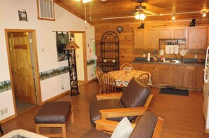 Interior - 9 Bear Den -2 Bedroom (Bryson City)