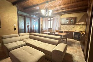 Living area - Kiss of the Sun Apartment (Palermo)