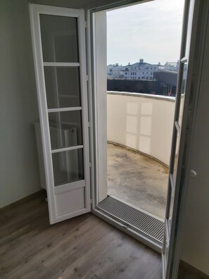 Interior - Near Disney and La Vallée Village - Apt 2 bdrms with balcony - sleeps 8 (Serris)