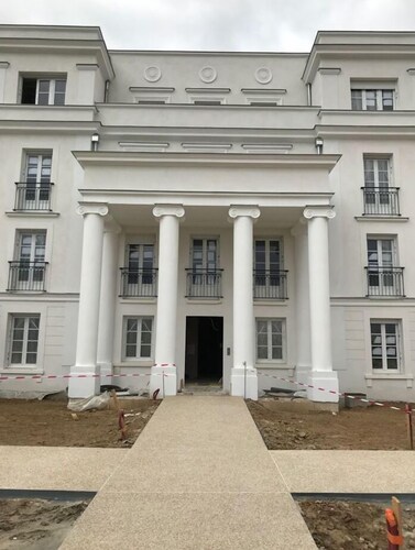 Near Disney and La Vallée Village - Apt 2 bdrms with balcony - sleeps 8