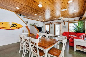 Dining - Seashell Escape--3 BR House in Village Walk, Sleeps 10, Near Beach, Dogs OK! (Port Aransas)