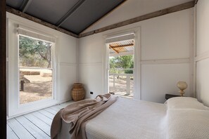 3 bedrooms, iron/ironing board, bed sheets