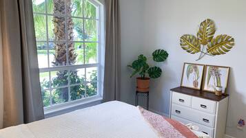 3 bedrooms, iron/ironing board, travel crib, free WiFi