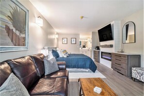 1 bedroom, WiFi, bed sheets - Relaxing Golf Course Retreat at Shanty Creek Resort | Pool and Beach Access (Bellaire)