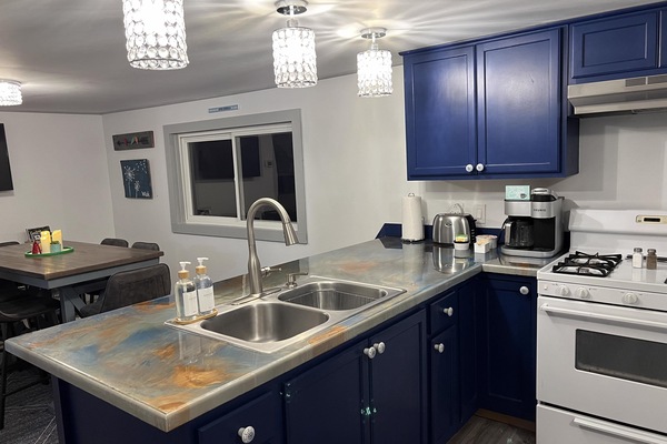 Tranquil lakeside retreat 3 bedroom home full kitchen